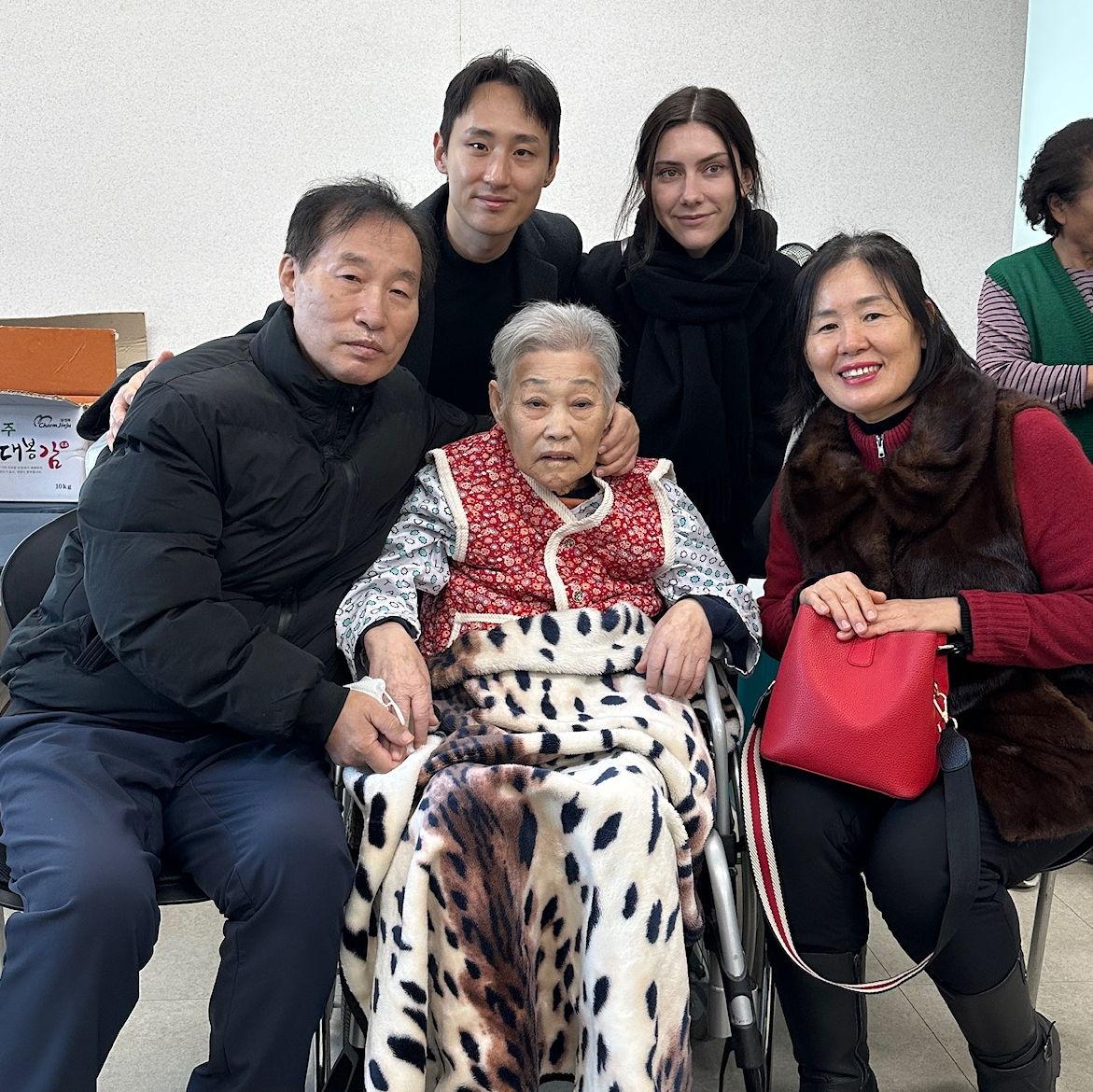 Visiting Halmeonim 할머니