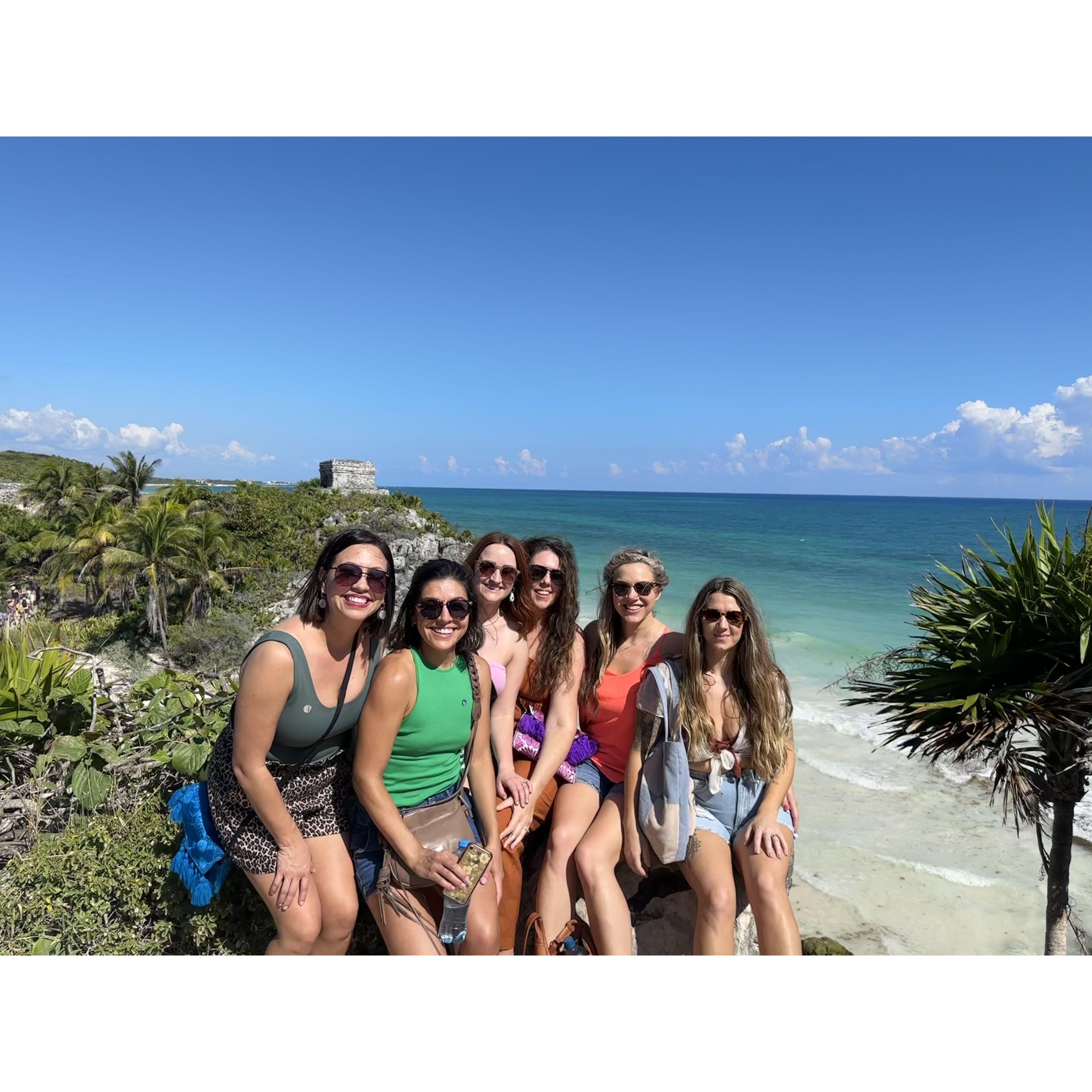 Lindsey and her bridesmaids.