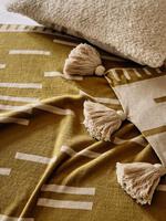 Ezra Throw, Mustard