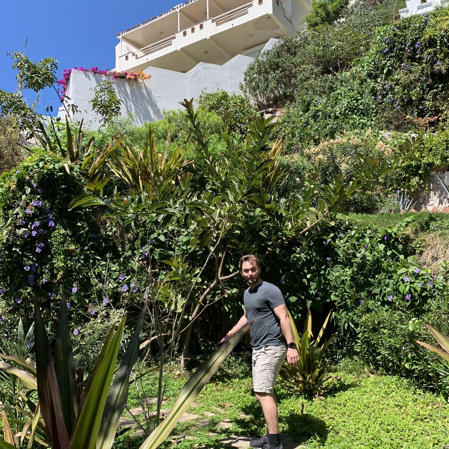 Josh in his natural habitat /
Josh en su hábitat natural