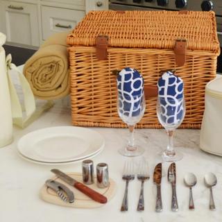 2-Person English Style Willow Picnic Hamper with Blanket