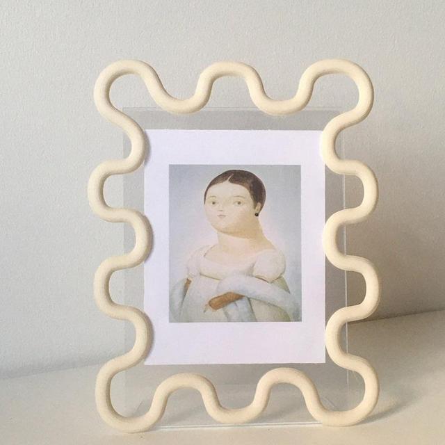 Wavy Photo Frame (White 5 x 7)
