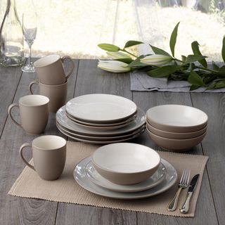 Colorwave Coupe 16-Piece Dinnerware Set, Service for 4