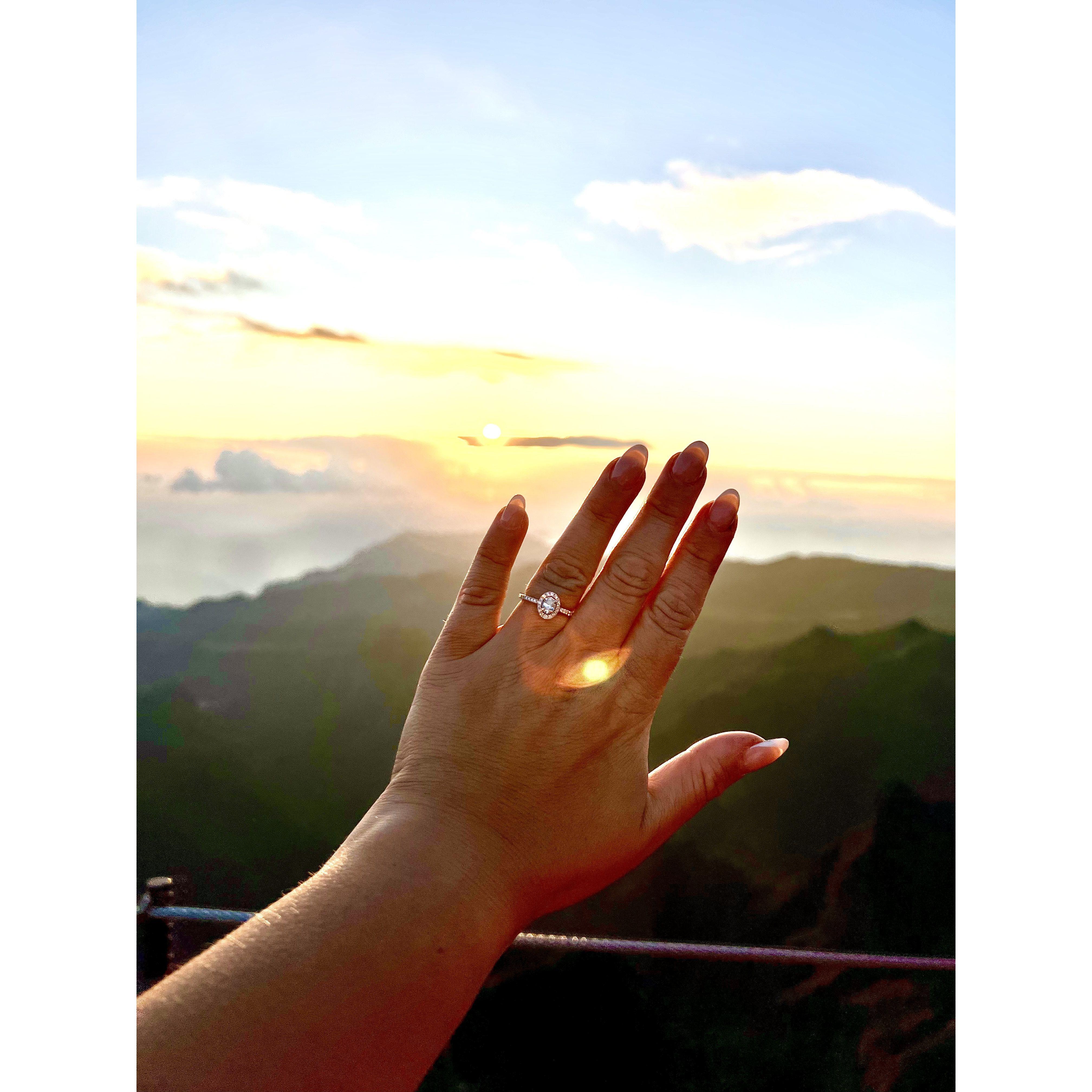 Surprise sunrise engagement on the highest peak of Madeira 09/10/23