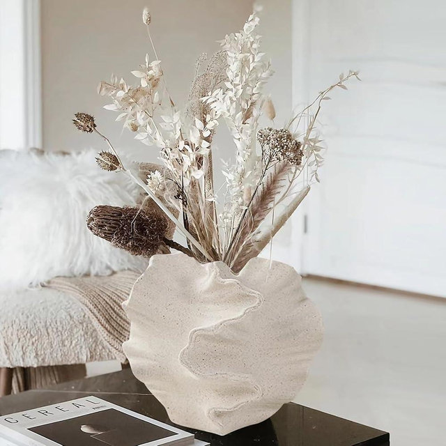 White Small Ceramic Vase for Modern Home Decor, Ceramic Coral Flower Vase for Nordic Art Pampas Grass,Boho Decor Donut Centerpiece Vases for Coffee Table Office Bookshelf Living Room Decor (1ps)