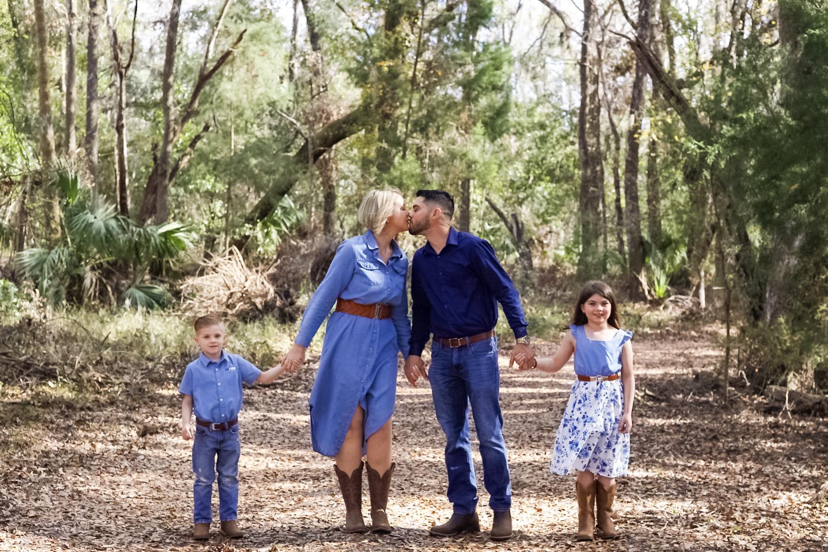 The Wedding Website of Elizabeth Meyers and Ricardo Fernandez