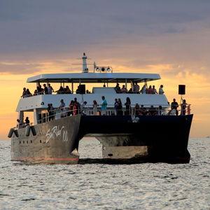 Perfect Sunset Dinner Cruise with Open Bar