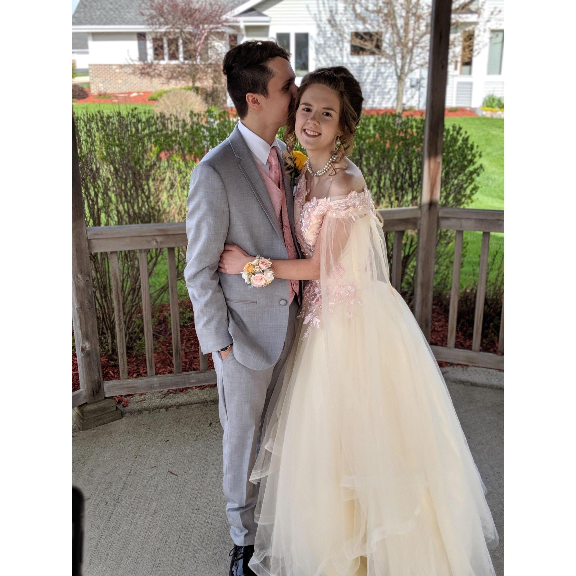 Prom kisses!