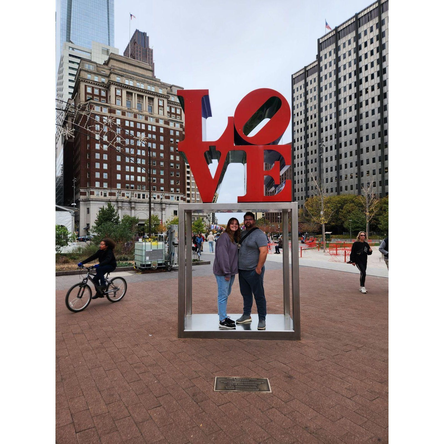 Jeffrey loves history, and Ashley loves traveling—so visiting historical sites together is always a perfect adventure! Philadelphia 2024