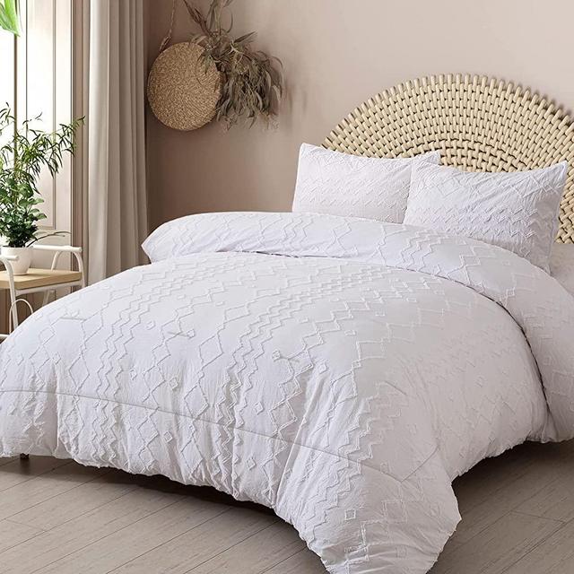 White Tufted Comforter Set King Size (104×90 inches), Boho Shabby Chic Comforter Geometry Embroidery Bedding Set 3 Pieces (1 Comforter + 2 Pillowcases), Soft Microfiber Comforter for All Seasons
