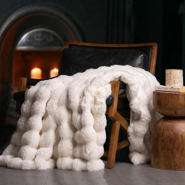 EVERGRACE Ultra Soft Luxury Fluffy Ridgeline Faux Rabbit Fur Throw Blanket, Thick Warm Fuzzy Blankets for Winter, Cozy Plush Reversible Blanket for Couch, Bed, Sofa, Ivory White, 50x60 Inches, 870 GSM