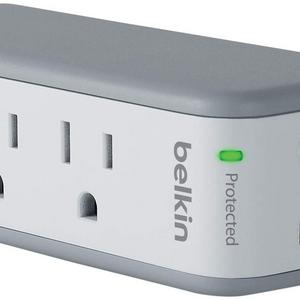 Belkin SurgePlus USB Swivel Surge Protector and Charger (Power strip with 3 AC Outlets, 2 USB Ports 2.1 AMP / 10 Watt) and rotating plug