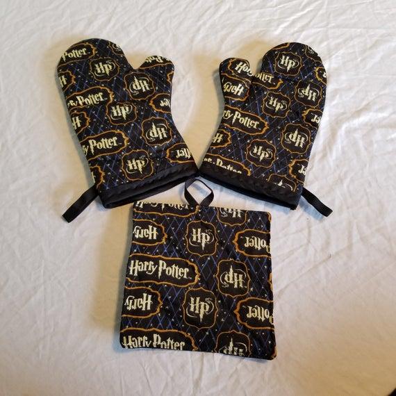 Harry Potter Oven Mitts - Harry Potter Kitchen - Harry Potter Decor - Harry Potter Housewarming and Wedding Gift