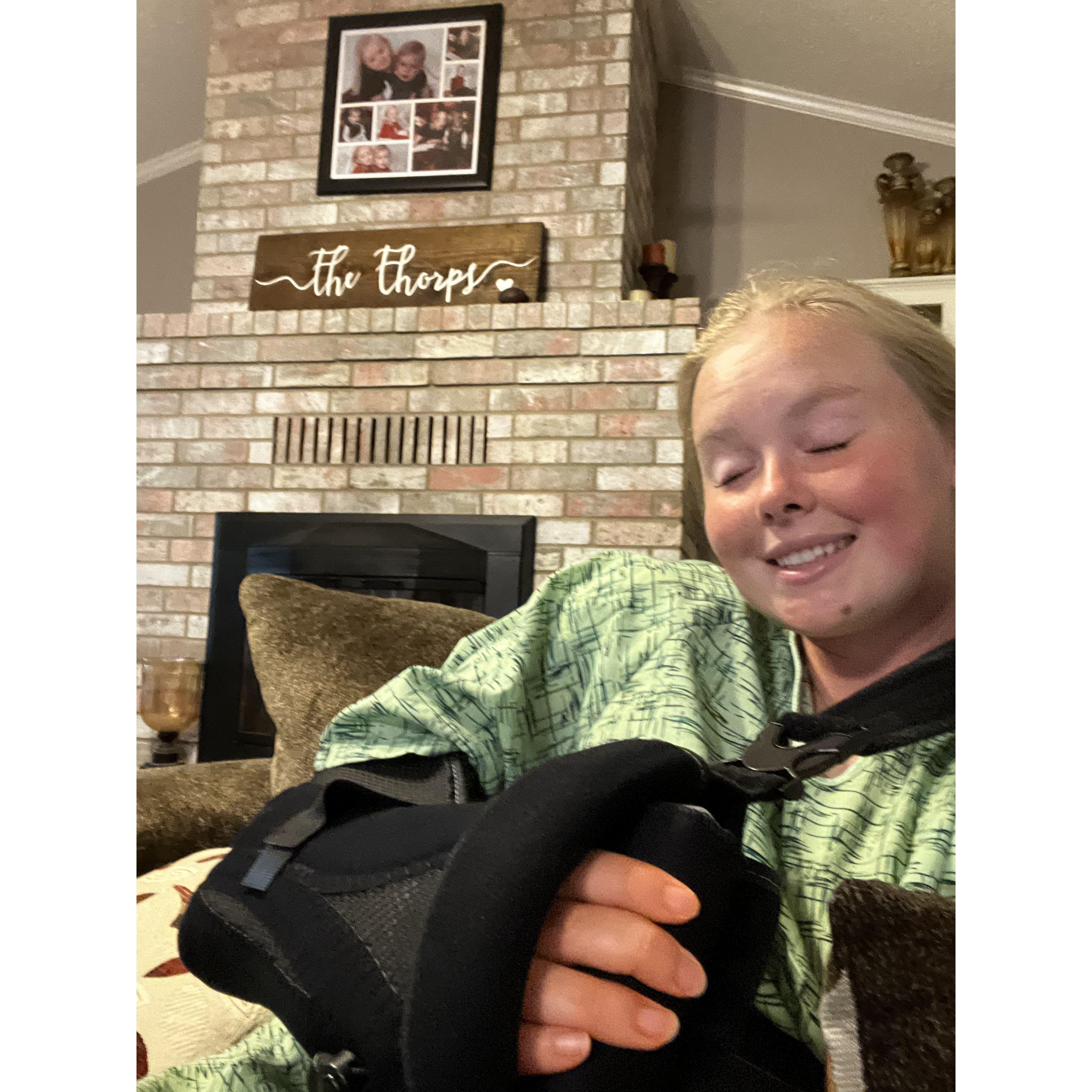 Lexi had her labrum surgery, this day was a special one because Carter ended up being the contact for all the surgery updates since he was driving me home after. He felt important but so nervous lol.