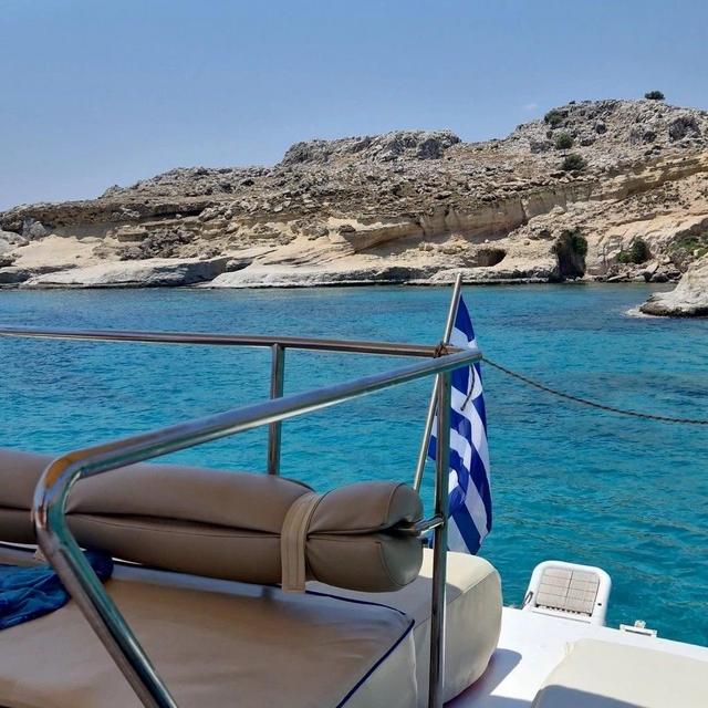 Boat ride Athens to Santorini