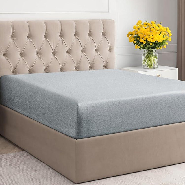 Cal King Size Fitted Bed Sheet - Hotel Luxury Single Fitted Bottom Sheet Only - Fits Mattress Between 8 to 16 inches - Deep Pockets, Extra Soft and Wrinkle Free - Breathable & Cooling - Heathered Blue