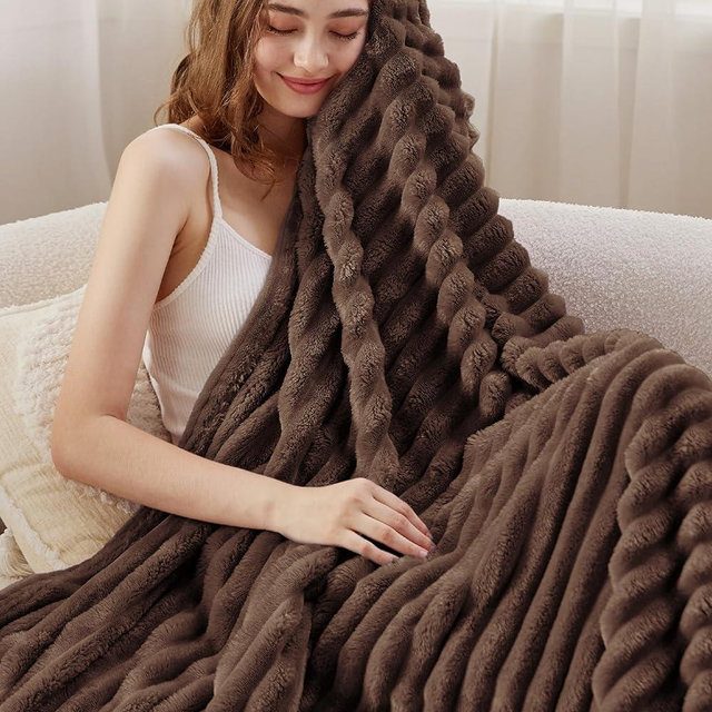 Bedsure Fondue Fudge Fleece Blanket for Couch - Super Soft Cozy Twin Blankets for Women, Cute Small Blanket for Girls, 60x80 Inches