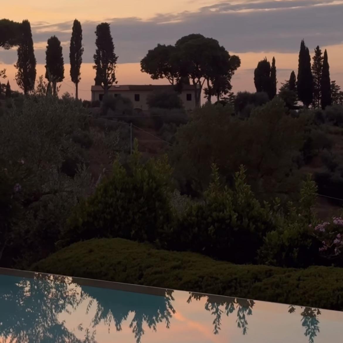 Our venue’s gem: a poolside escape surrounded by the timeless beauty of Tuscany.