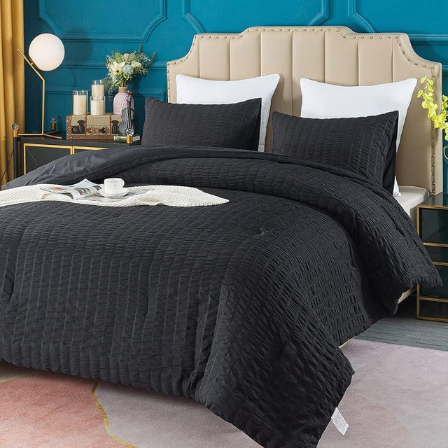 AveLom Black Seersucker California King Comforter Set (104x96 inches), 3 Pieces-100% Soft Washed Microfiber Lightweight Comforter with 2 Pillowcases, All Season Down Alternative Bedding Set
