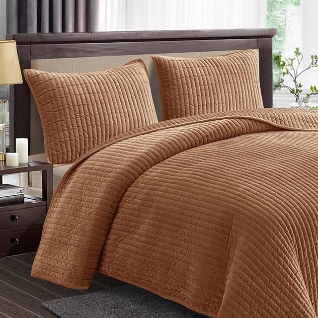 Shalala Luxurious Velvet Quilt Set Modern Stripe Quilting Lightweight Comforter with Matching Pillow Shams Cozy Warm Soft Bedding Reversible Bedspread for All Season (Caramel Gold, King)