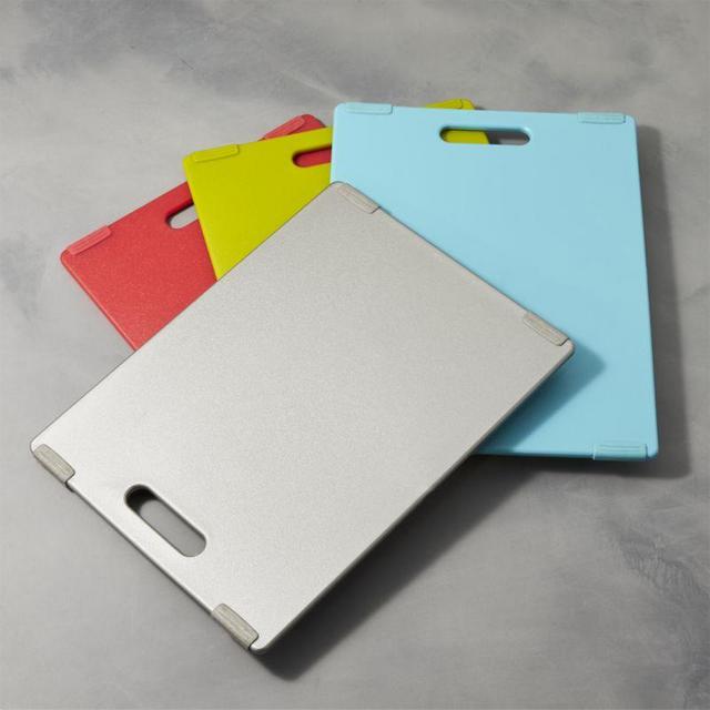 Jelli ® Nonslip Reversible Cutting Board