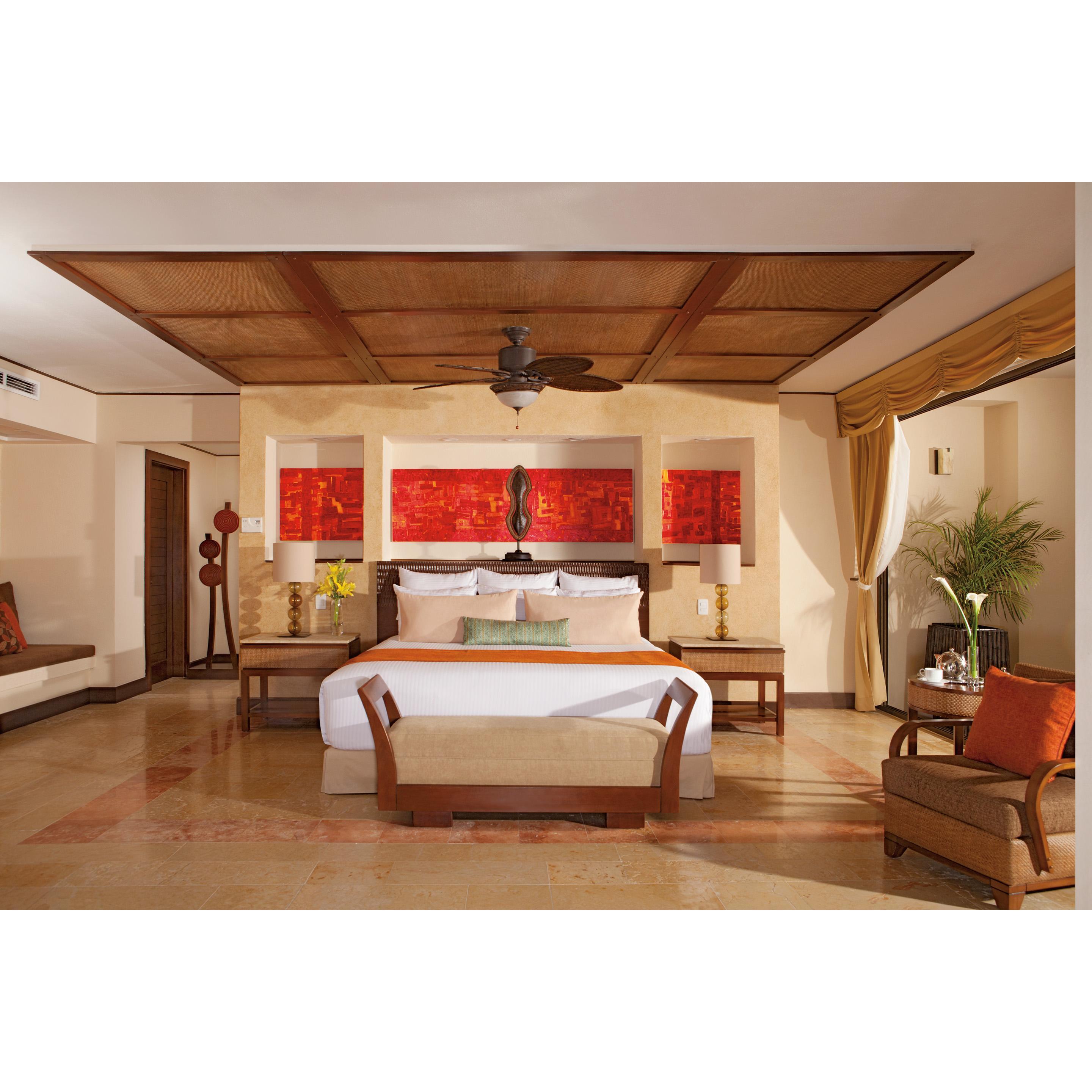 Preferred Club Ocean Front Presidential Suite
Separate living area 
Dining room 
Bathroom with hydrotub
Direct access to the beach
Personalized palapa during stay
2,885 ft2 / 268 m2