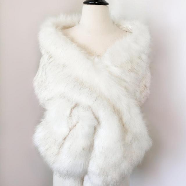 Ivory with black tips faux fur bridal wrap, Wedding Fur shrug, ivory Fur Wrap, Bridal Faux Fur Stole Fur Shawl Cape (Lilian Wht03)