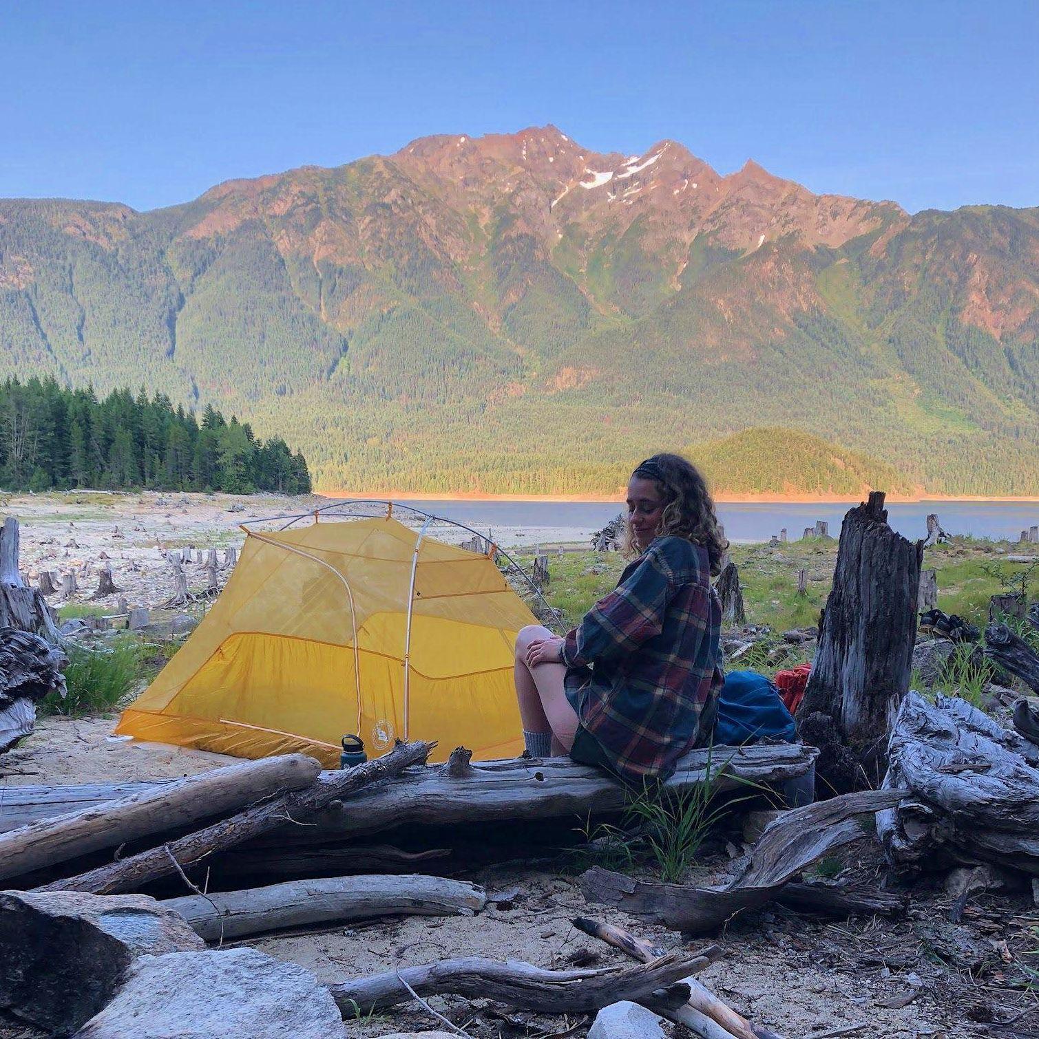 Senderismo en el parque nacional North Cascades, estado de Washington.
//
Backpacking in North Cascades National Park.