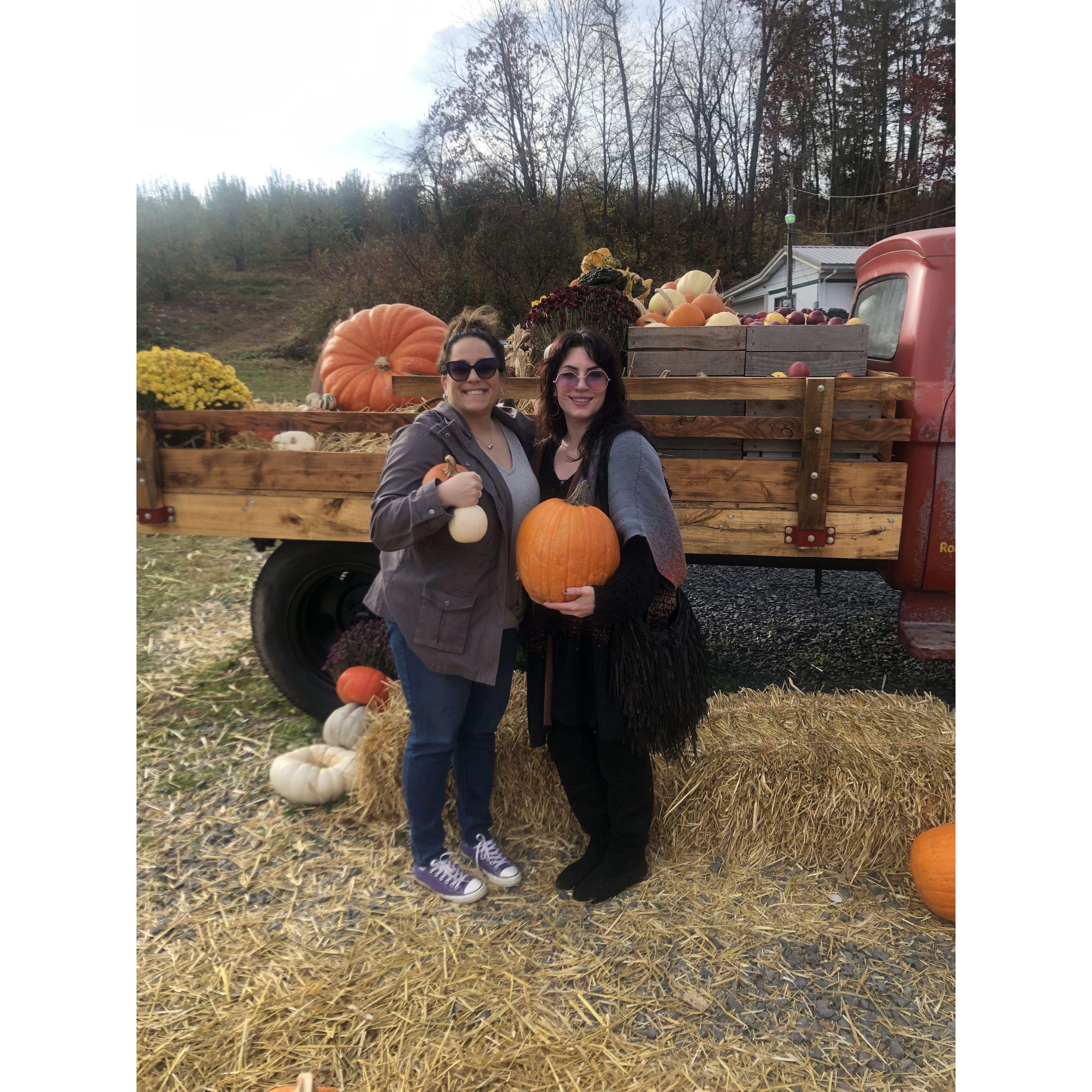 Rachel & Mads picking pumpkins
