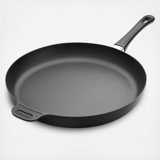 Classic Fry Pan with Helper Handle
