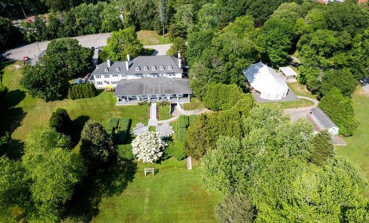 The Wedding Website of Courtney Naughton and Jordan Ford