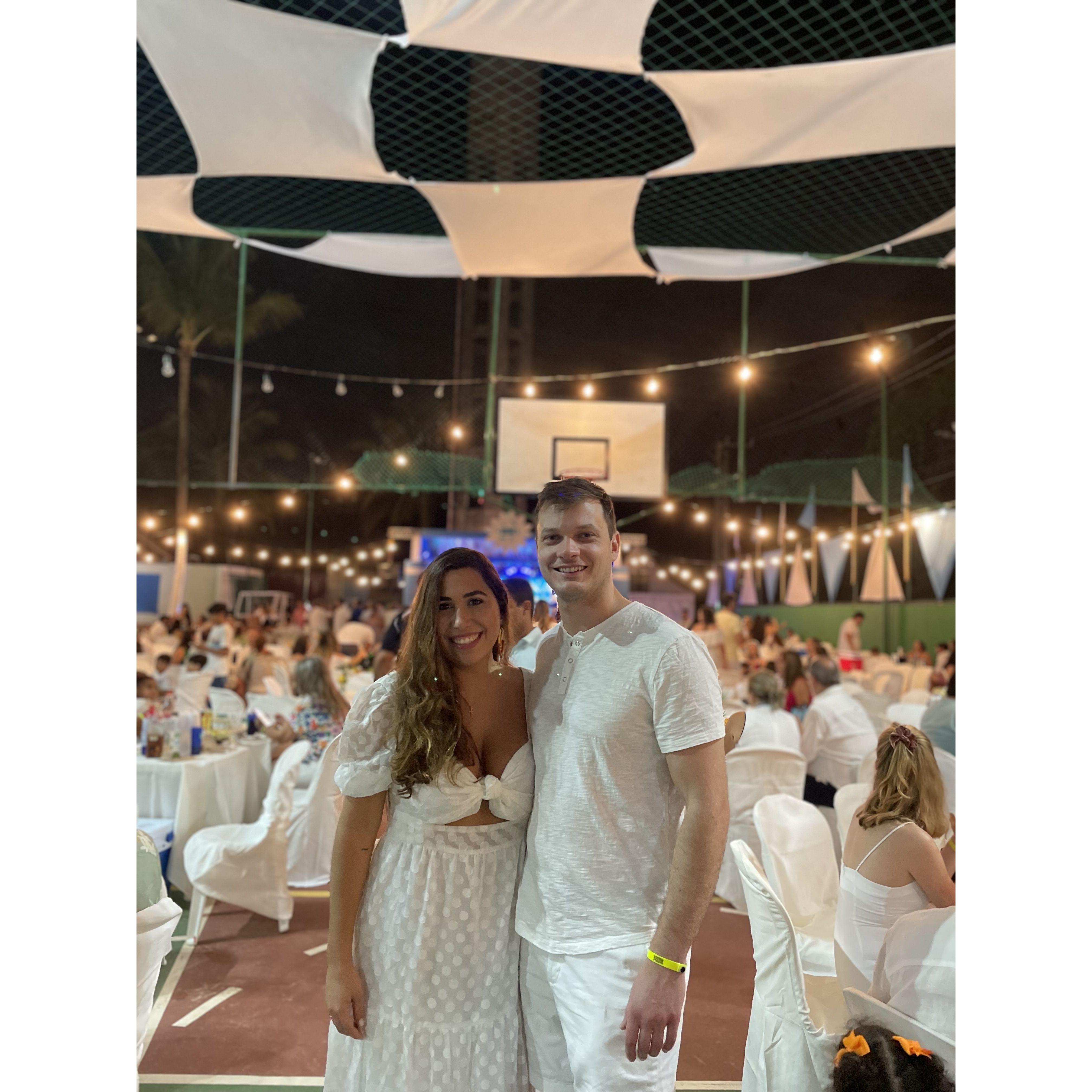 Dezembro de 2021 — Primeira vez e primeiro réveillon de Greg no Brasil; ele também conheceu toda a família e amigos de Tati durante essa viagem