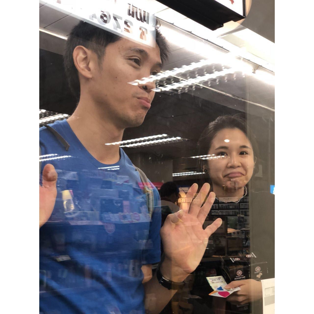 "invite us in pls"