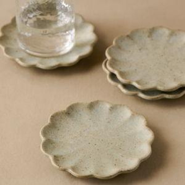 Scalloped Edge Stoneware Coaster Set
