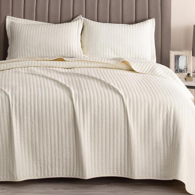 Great Bay Home Detailed Channel Stitch All-Season Reversible Quilt Set With Shams