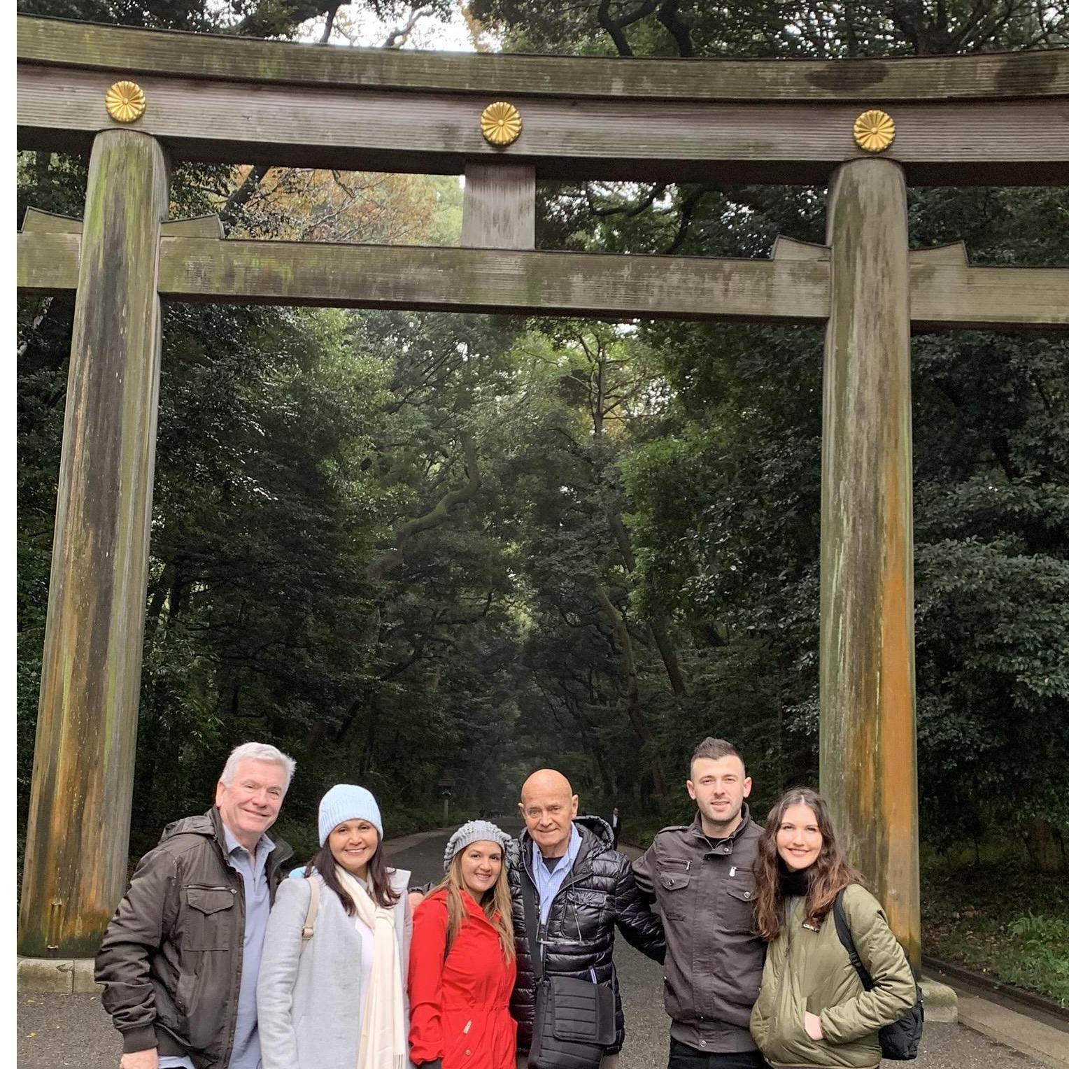 Japan w/ the fam!
from left to right:
Peter (Bride's Father), Cynthia (Bride's Mother), Ana (Bride's Aunt), Luis (Bride's Uncle), Jeff (Groom), Nicole (Bride)