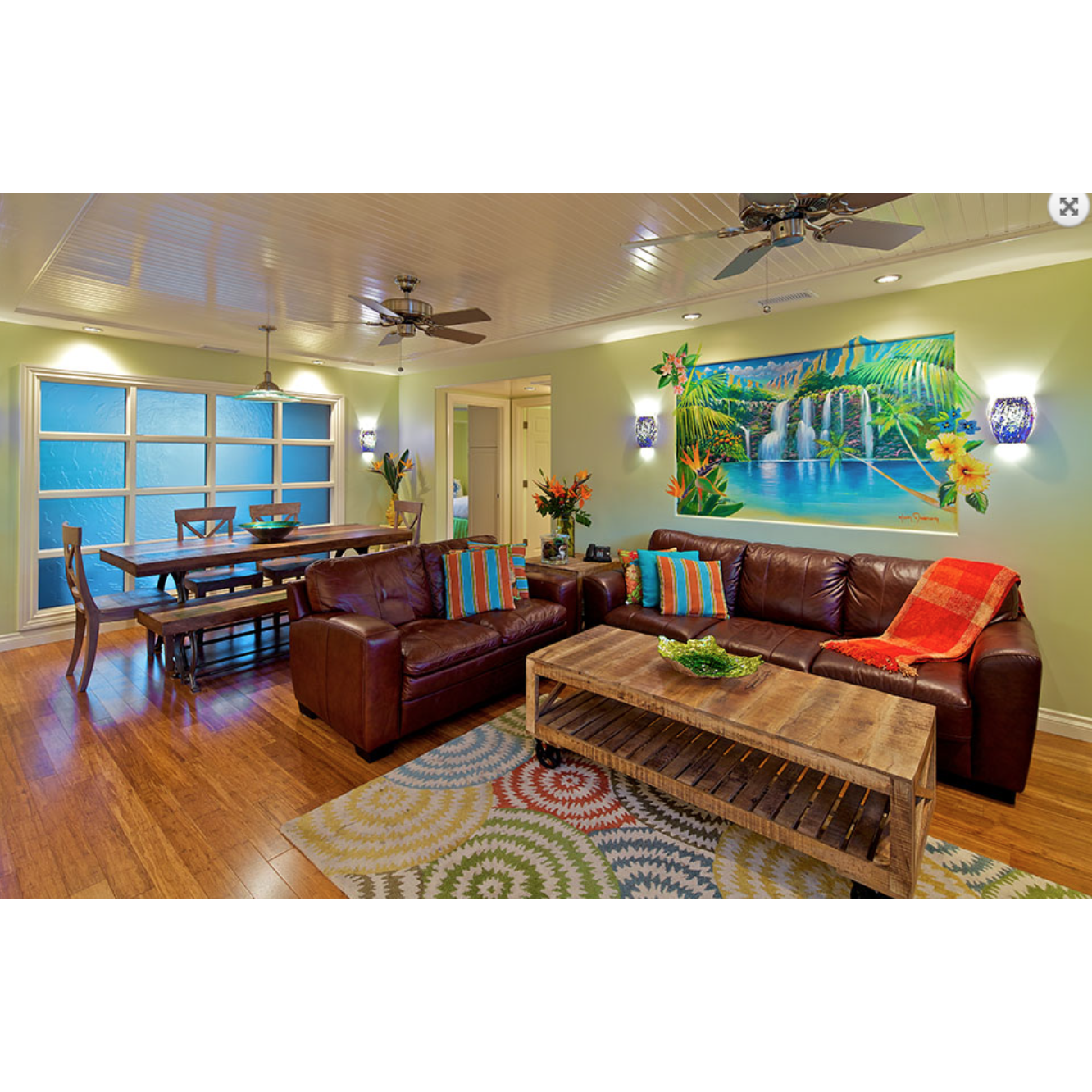 3 Bedroom suite living room