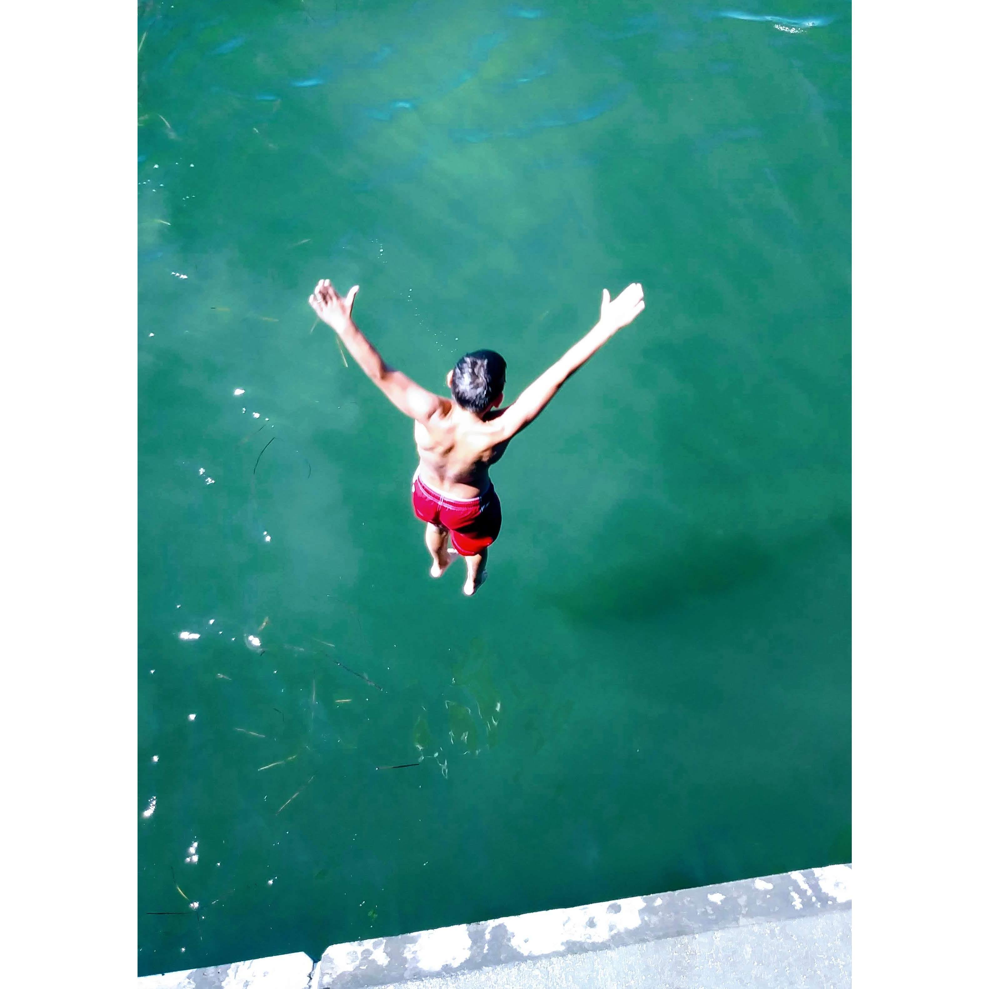 Brave kids bridge jumping into West Falmouth Harbor!