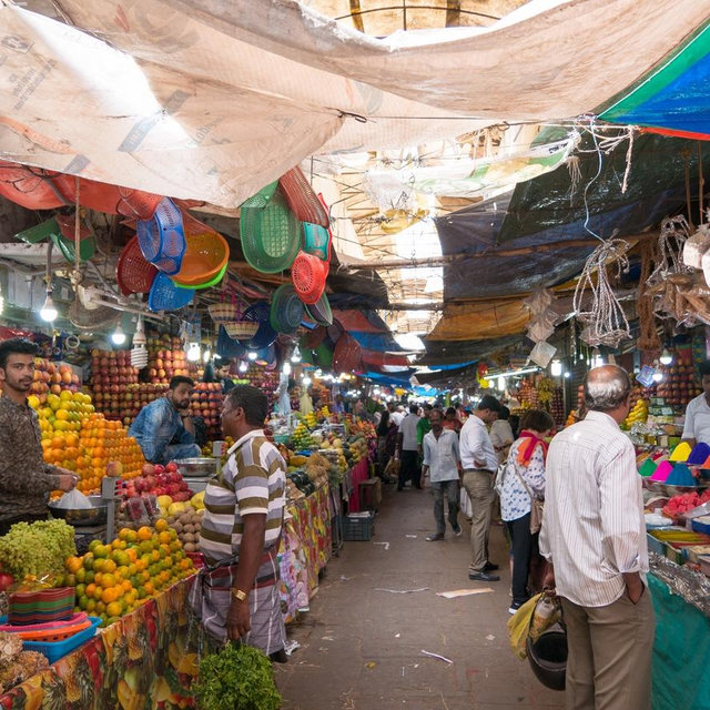 Honeymoon: Guided Food & Market Tour in India