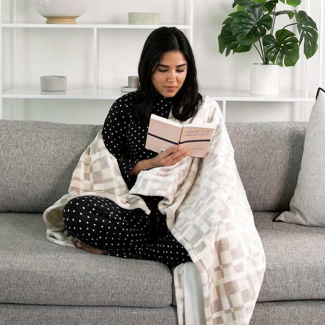 Brookstone Heated Cozy Throw Chic Plaid