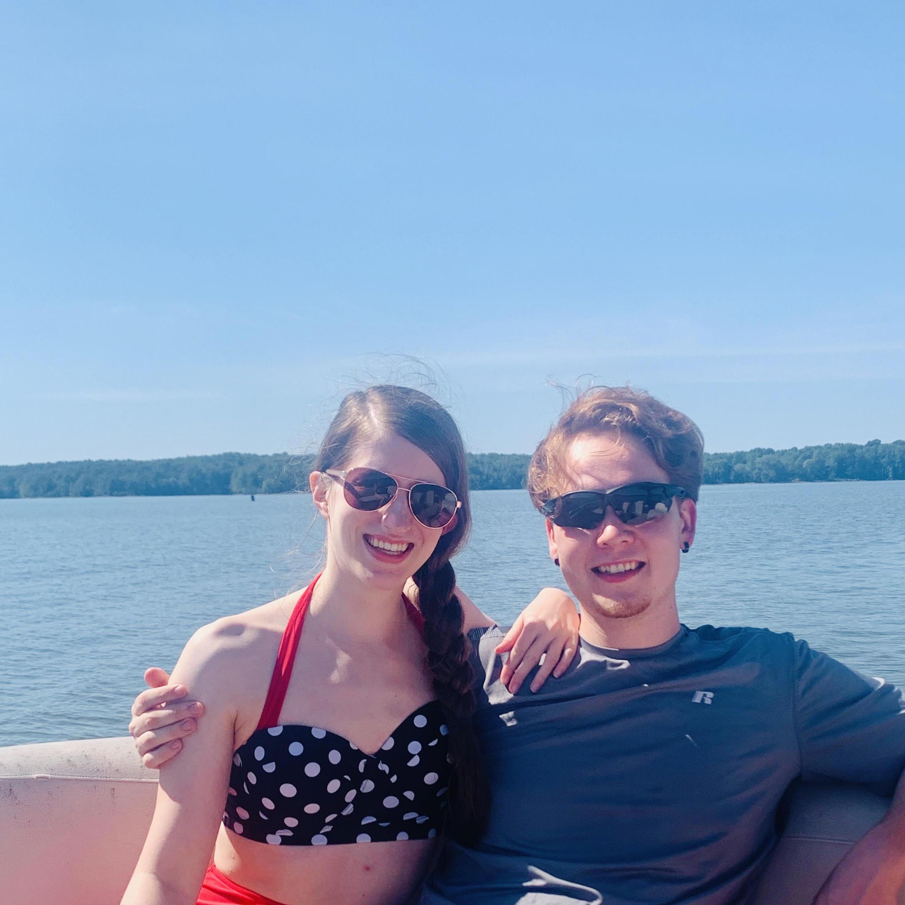 Took a weekend trip with the gang to Grand Lakes in Kentucky and rented a boat!