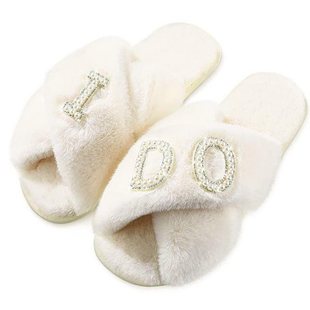 Xuhal Bride Slippers I Do Slippers Women's Wedding Shoes for Bride Plush Furry Warm Cozy White Slippers Open Toe Fluffy Bridal Party Wedding Slippers Fuzzy Soft House Slippers for Bachelorette Party