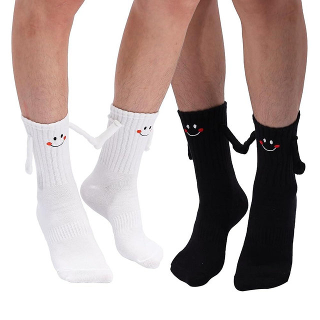 SURGETIDE 2 Pairs Magnetic Couple Socks – Fun Hand-Holding Design, Unique Magnetic Connection, Ideal Gift for Couples & Romantic Love