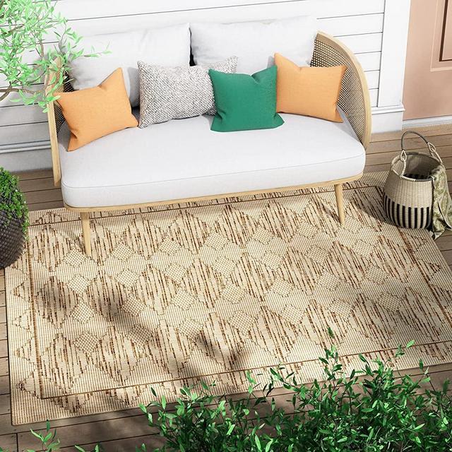 Sturl Beige Indoor/Outdoor Flat-Weave Pile Nordic Diamond Pattern Area Rug 6x9 (6'7" x 9'3")