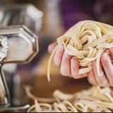 Florence: Pasta cooking class with unlimited wine