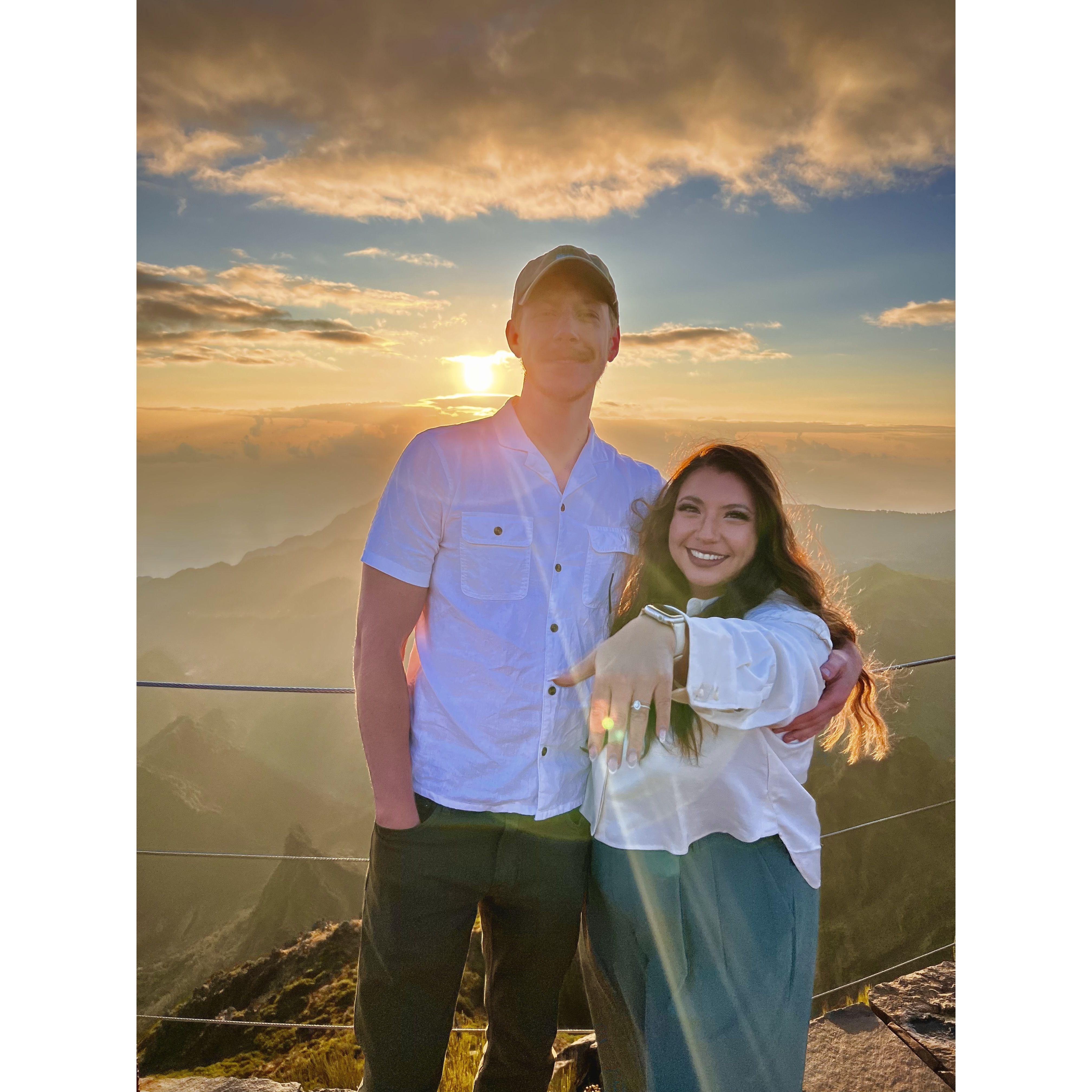 Surprise sunrise engagement on the highest peak of Madeira 09/10/23