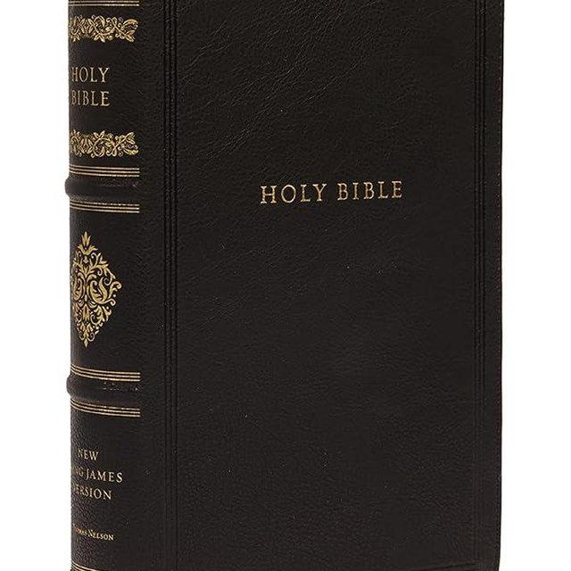 NKJV Large Print Reference Bible, Black Leathersoft, Red Letter, Comfort Print (Sovereign Collection): Holy Bible, New King James Version