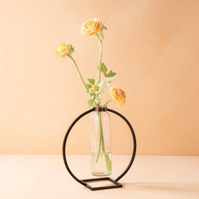 Elise Vase