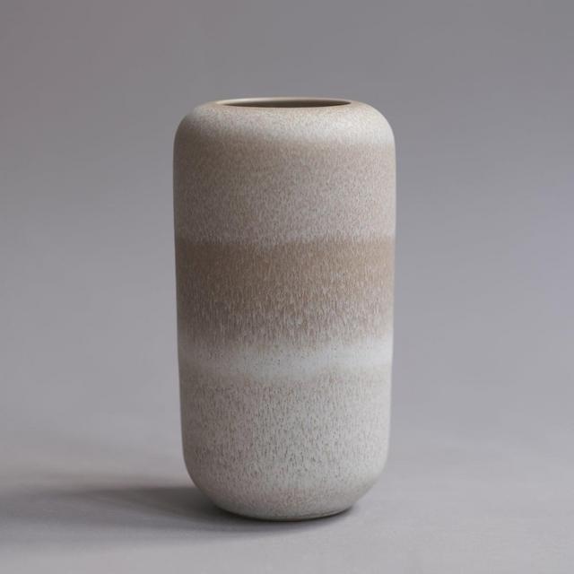 UNIKA VASE IN EARTH WHITE GLAZE