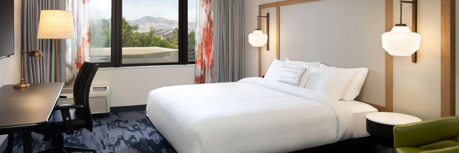 The Wedding Website of Kelsey Hamer and Jake Tidwell